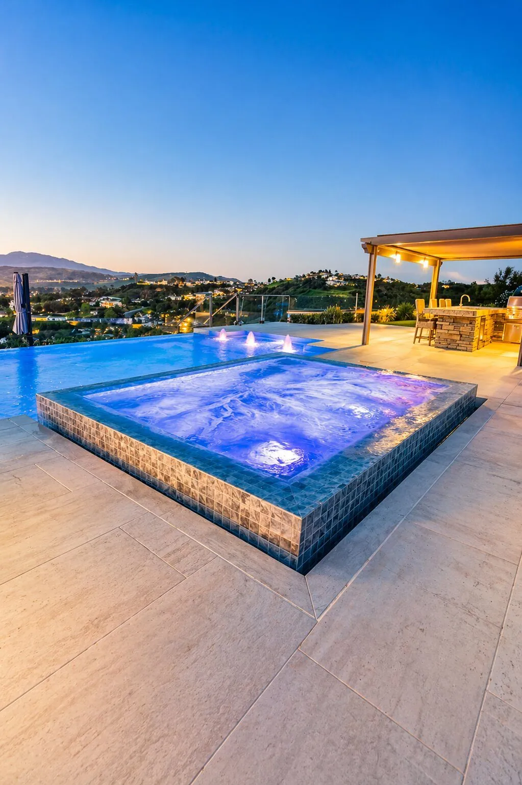Spa, Infinity Pool & Outdoor Kitchen by Moda Outdoor Living in Orange County, CA — luxury outdoor living design and build